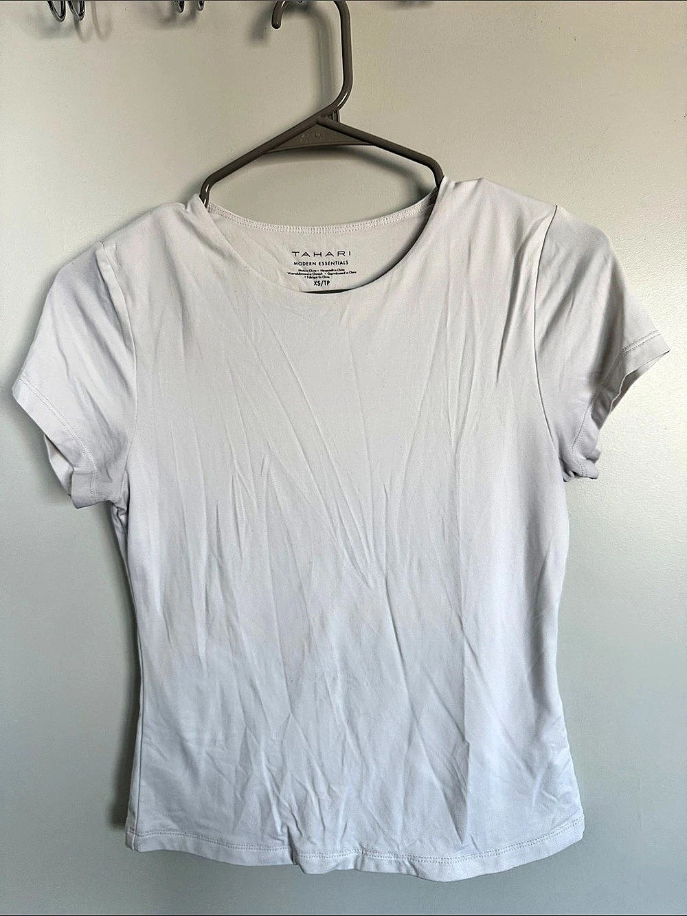 Tahari Short Sleeve Tee in White Size XS Like New